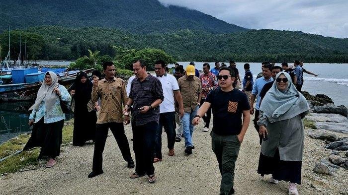 Komisi II Dewan Perwakilan Rakyat Aceh (DPRA) bersama Dinas Kelautan dan Perikanan (DKP) Aceh, melaksanakan kunjungan kerja ke beberapa wilayah di Aceh Selatan, Jumat (24/1/2025).