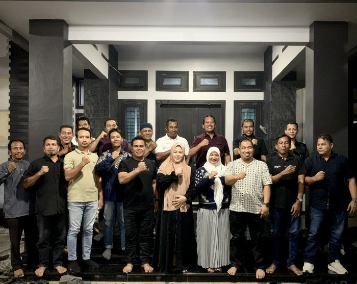 Pj Bupati dan Pj Ketua PKK Aceh Besar Silaturrahmi ke Kediaman Syech Muharram. Foto: Dok. Pemkab Aceh Besar