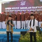 Fadhlullah, mendampingi kunjungan kerja Menteri Sosial Republik Indonesia, Saifullah Yusuf, dalam kegiatan Open House Sekolah Rakyat Sentra Darussa’adah di Kecamatan Darul Imarah, Kabupaten Aceh Besar, Senin (8/6/2026).