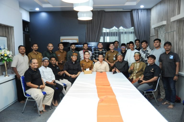 Ketua Dewan Perwakilan Rakyat Kota (DPRK) Banda Aceh, Irwansyah ST, menerima kunjungan audiensi Pengurus Asosiasi Nasyid Nusantara (ANN) Aceh di Rumah Dinasnya pada Senin, (11/5/2026) 