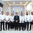 Ketua DPRK Banda Aceh, Irwansyah, ST, menerima kunjungan silaturahmi dari Manajer PLN UP3 Banda Aceh, Sabang, dan Aceh Besar yang baru, Husni, beserta jajarannya, pada Senin (31/8/2026) di ruang kerjanya.